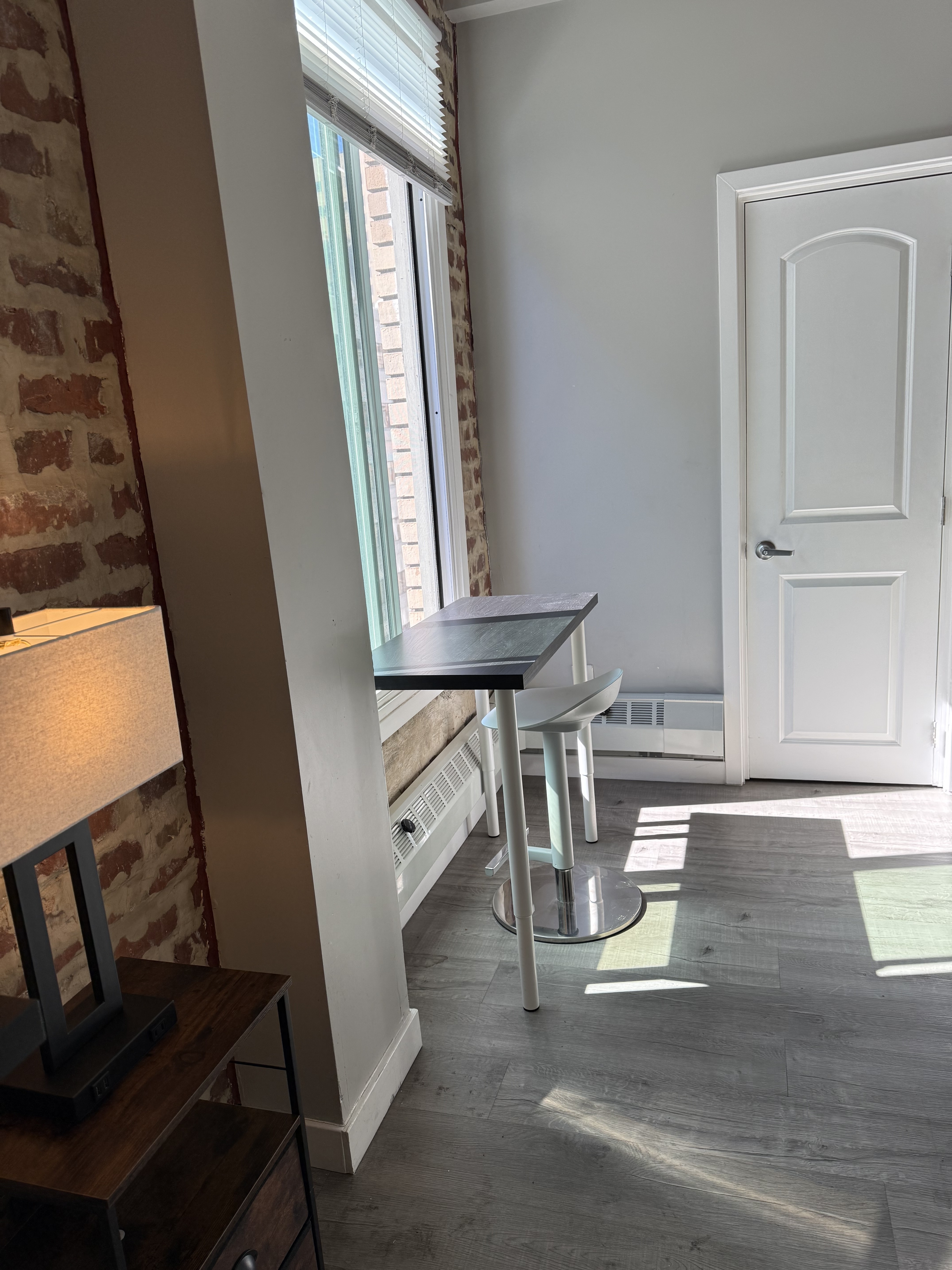 Oakland desk and seating